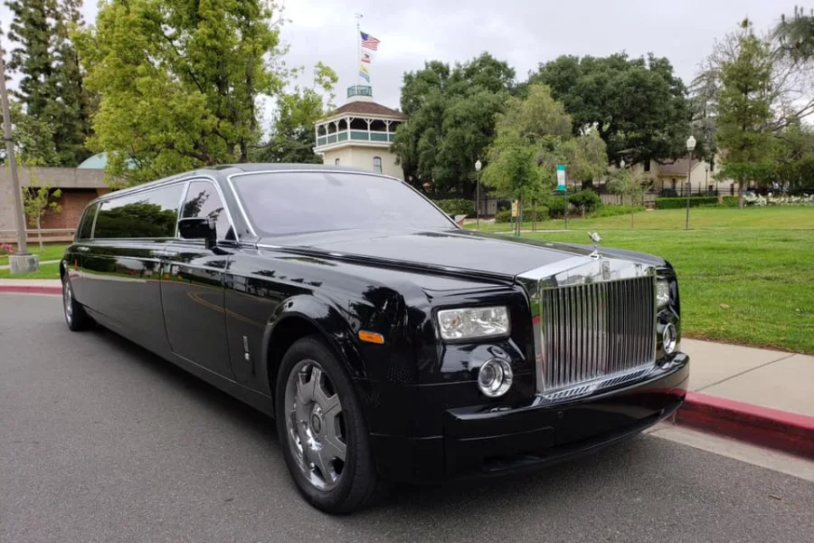 Professional Airport Limousine in Norwalk, CT Professional Airport Limousine in Norwalk, CT